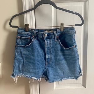 Levi’s ribcage jean shorts size 29
